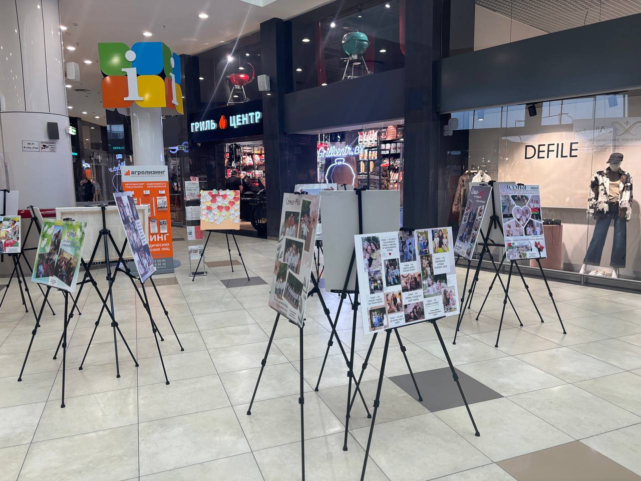 Фотовыставка «Семья – это…» продолжает свою работу в новой локации! 